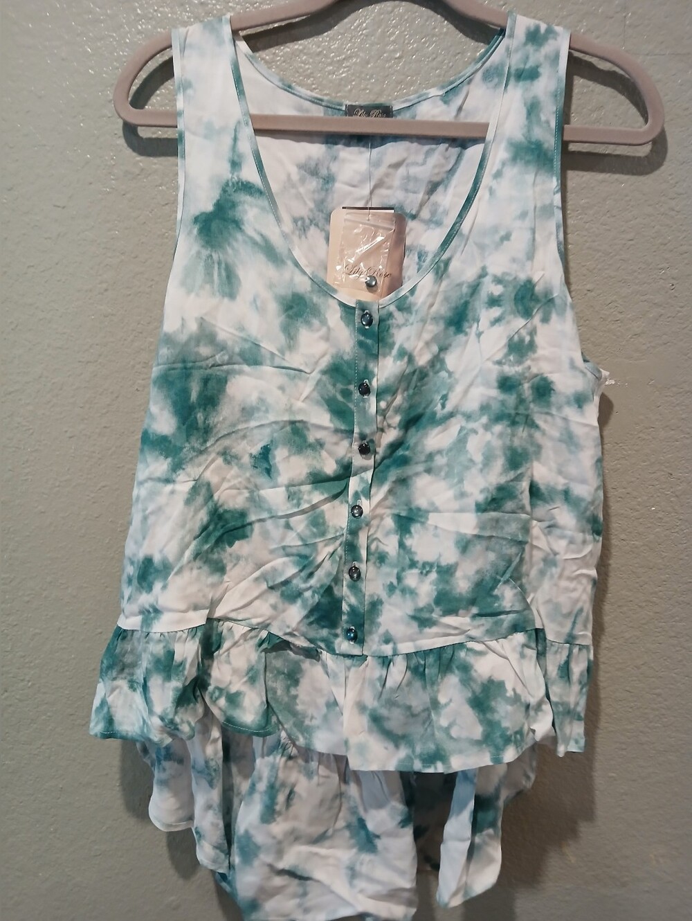 NWT Lily Rose Women's Green Tie-Dye Button Front Ruffle Tank Top. XL